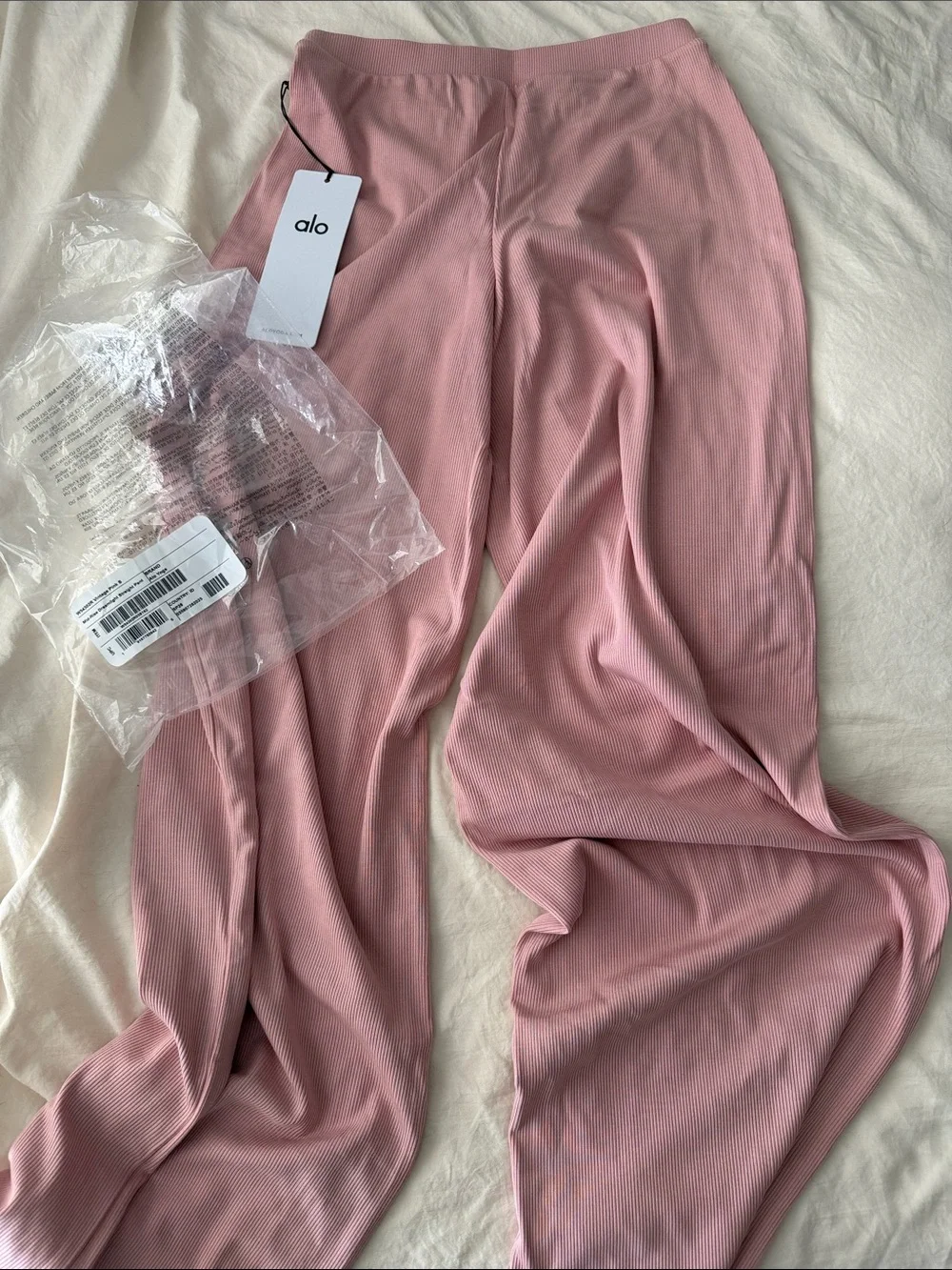 ALO Yoga Wide-Leg Ribbed Pants in Dusty Rose